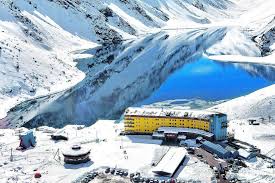 PORTILLO E LAGUNA DEL INCA – UM DIA INESQUECÍVEL ENTRE MONTANHAS, NEVE E LAGOS ANDINOS